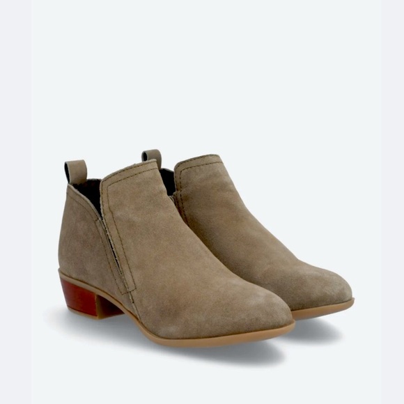 Diba Layla Suede ankle bootie in taupe size 8
#booties‎ #suede - Picture 1 of 8
